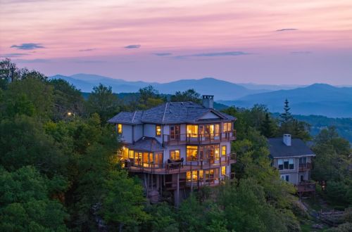 Ash Cliff Manor